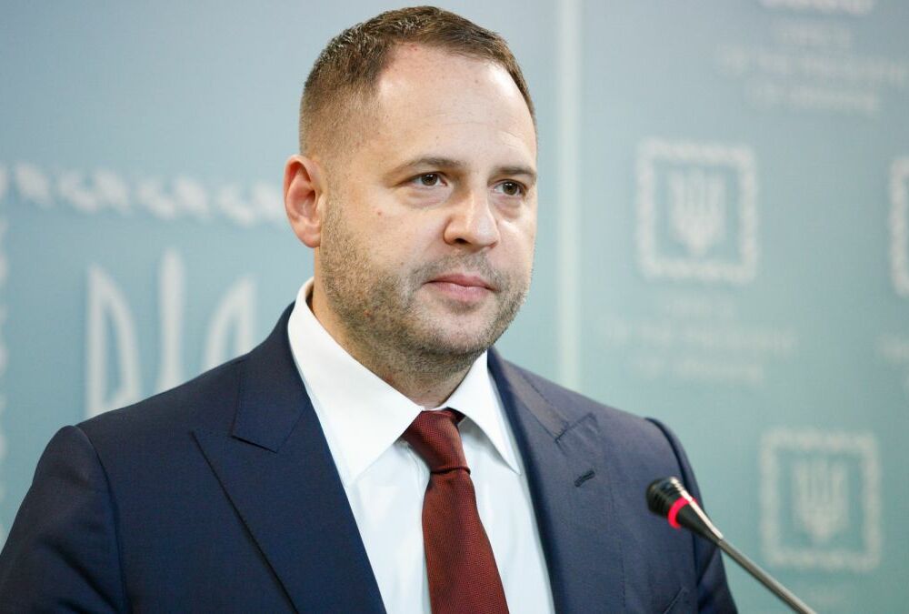 Єрмак упевнений, що війна в Україні може закінчитися ”раптово”, але найважче ще попереду Єрмак упевнений, що війна в Україні може закінчитися ”раптово”, але найважче ще попереду