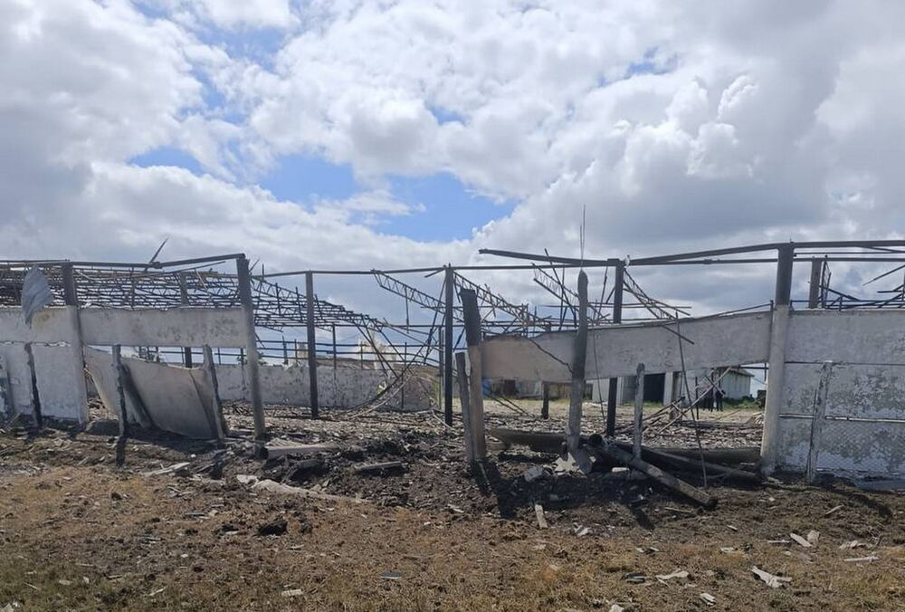 Росіяни вдарили балістикою по Миколаївській області, є загиблий (фото)