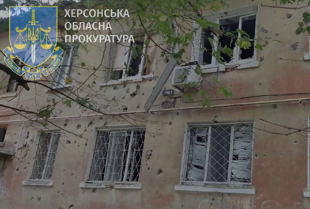 Росіяни обстріляли центр Херсона: троє людей поранено