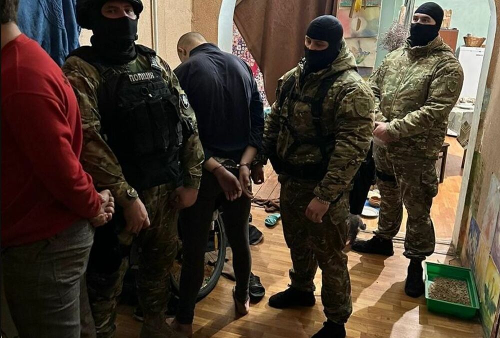 У Дніпрі група підлітків била та вбивала безпритульних