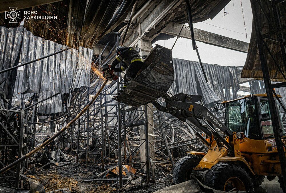 Число жертв российского удара по ”Эпицентру” в Харькове выросло до 18 человек