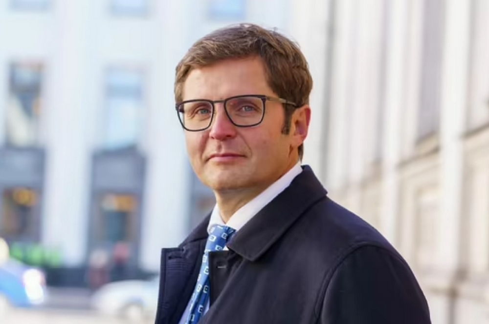 Нардеп от ”Слуги народа” полгода не появляется в Украине - строит бизнес за границей