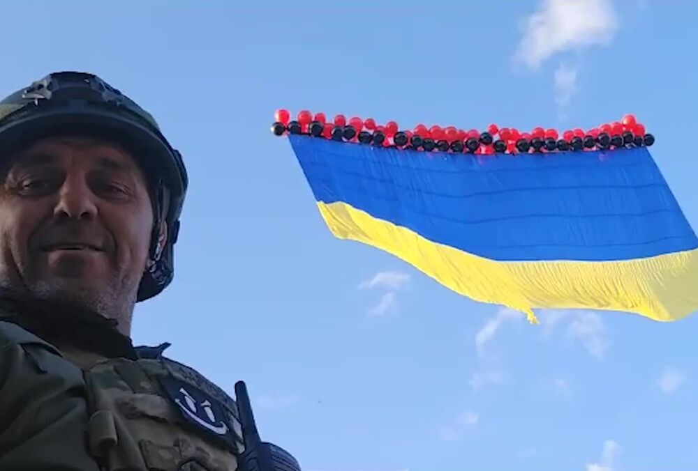 Флаг Украины над Донецком: стало известно, кто его запустил