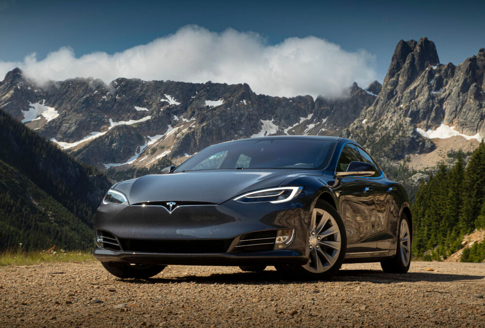 Tesla вирішила відкликати понад 500 тисяч електромобілів у США