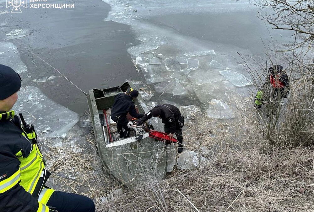 Водолазы нашли тела двух детей, которые провалились под лед на реке Ингулец