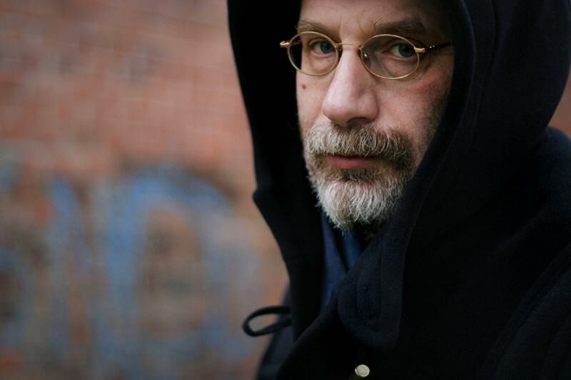 ”Скоро война не закончится”: Акунин проанализировал поведение Путина