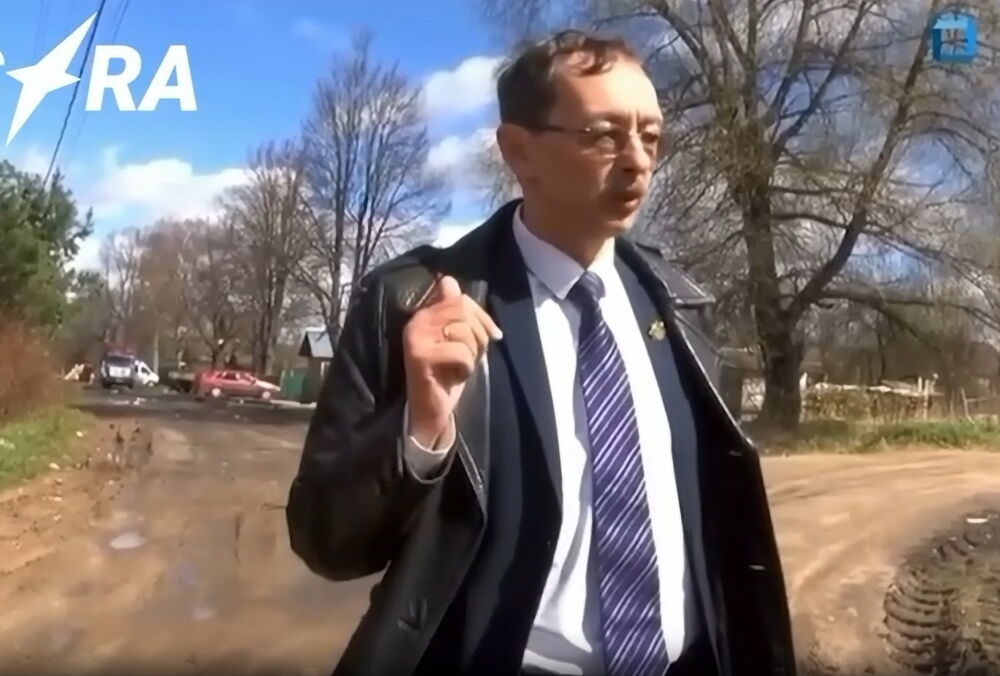 В России чиновник отказался ремонтировать дорогу в поселке, ведь там живет ”любитель Зеленского”