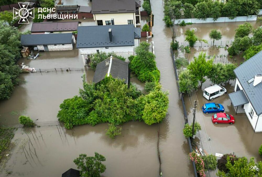 За добу випала майже річна норма опадів: у ДСНС розповіли про наслідки негоди на Львівщині За добу випала майже річна норма опадів: у ДСНС розповіли про наслідки негоди на Львівщині