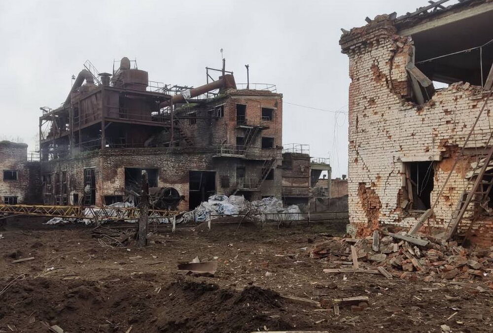 Російська авіація вдарила по підприємству на прикордонні Чернігівщини: фото