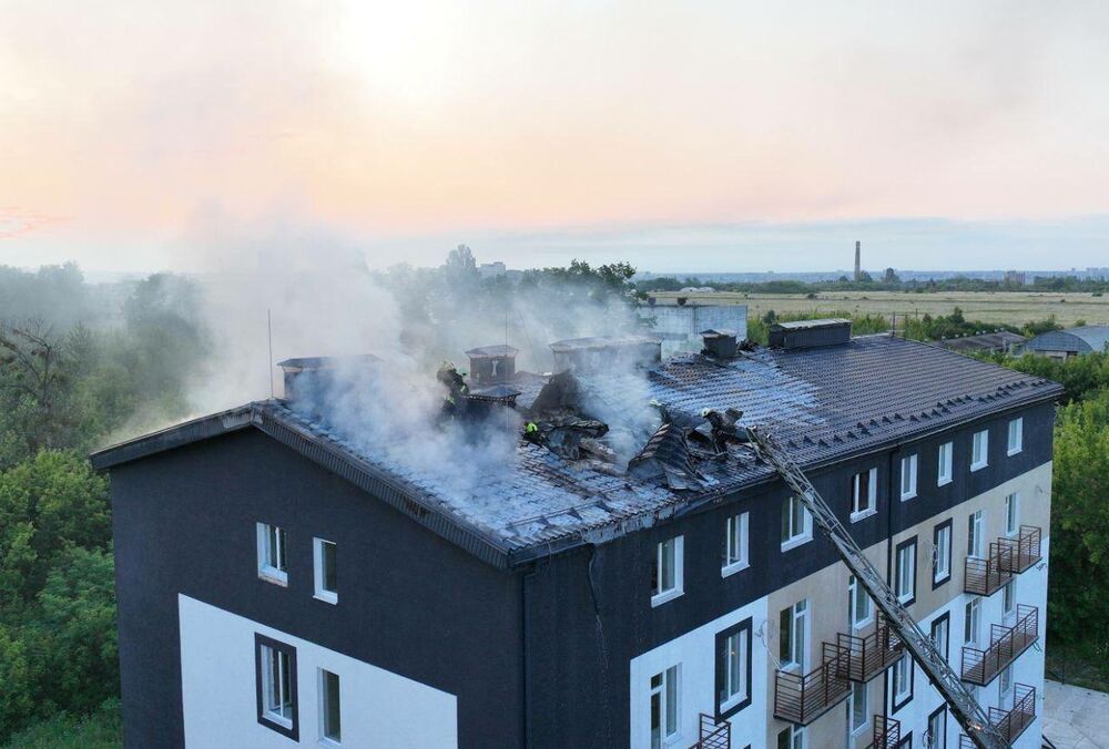 Россияне атаковали Харьков БПЛА: есть прилеты и раненый