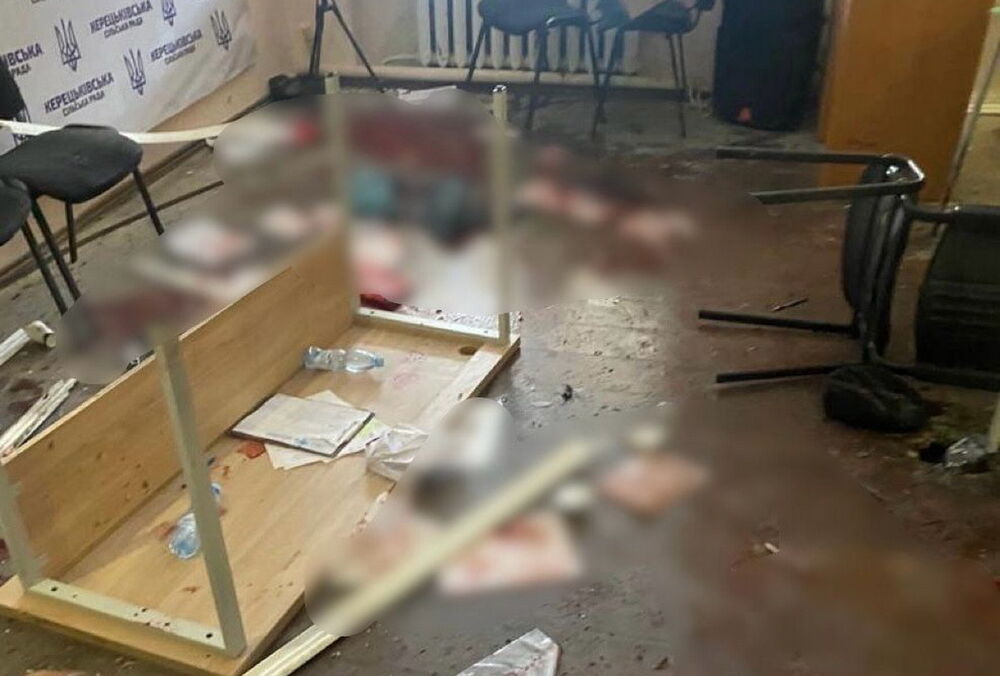 На Закарпатье депутат взорвал гранаты в здании сельсовета: жуткий момент попал на камеру