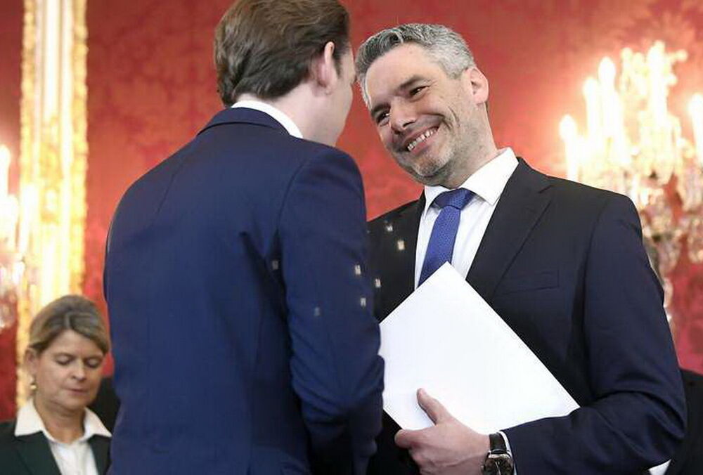 Канцлер Австрии заявил, что Вена против передачи замороженных активов России на оружия для Украины