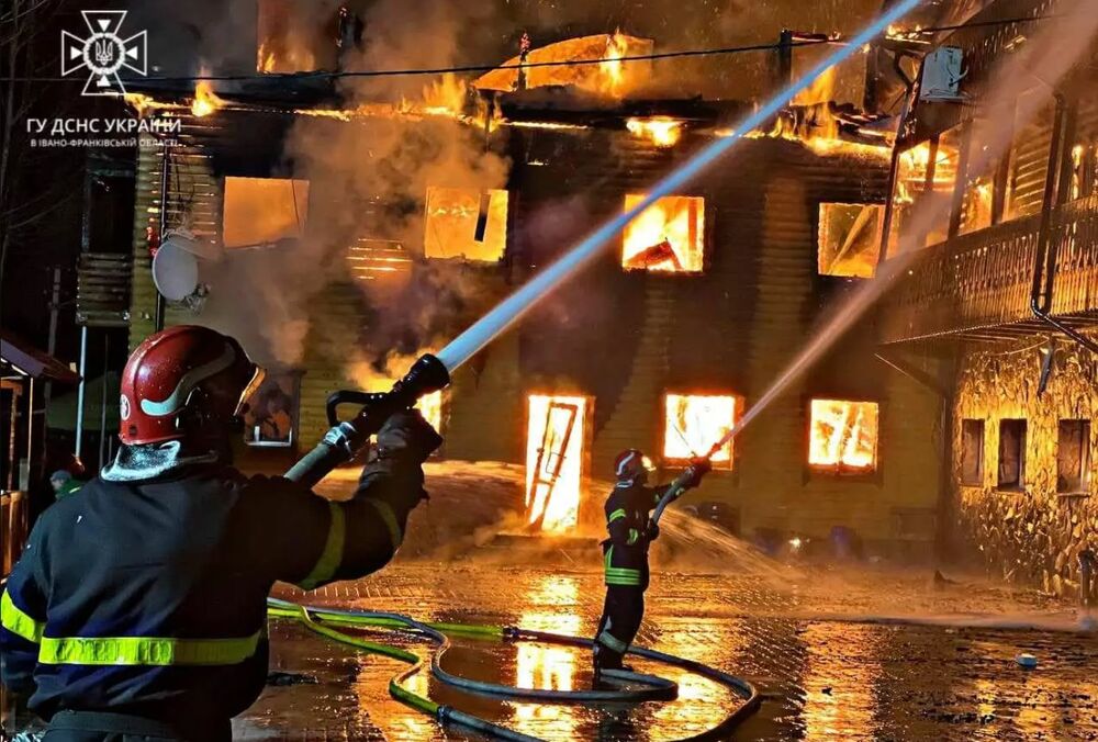 В Ивано-Франковской области сгорел санаторий, где отдыхали около 150 детей: фото