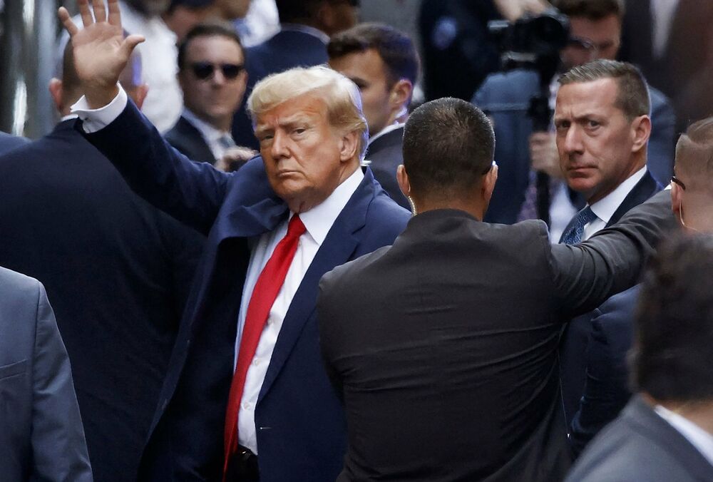 Суд присяжных признал Трампа виновным в сексуальных домогательствах Суд присяжных признал Трампа виновным в сексуальных домогательствах