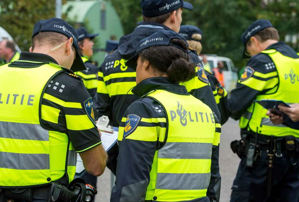 Атака в Нідерландах: люди масово отримують конверти з білим порошком (фото, відео)