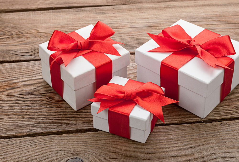 Квіткові композиції та букети з їжі: які подарунки найчастіше вибирають українці