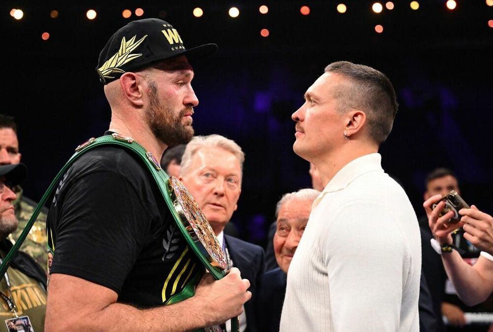 На скільки перенесли бій Усик - Ф'юрі