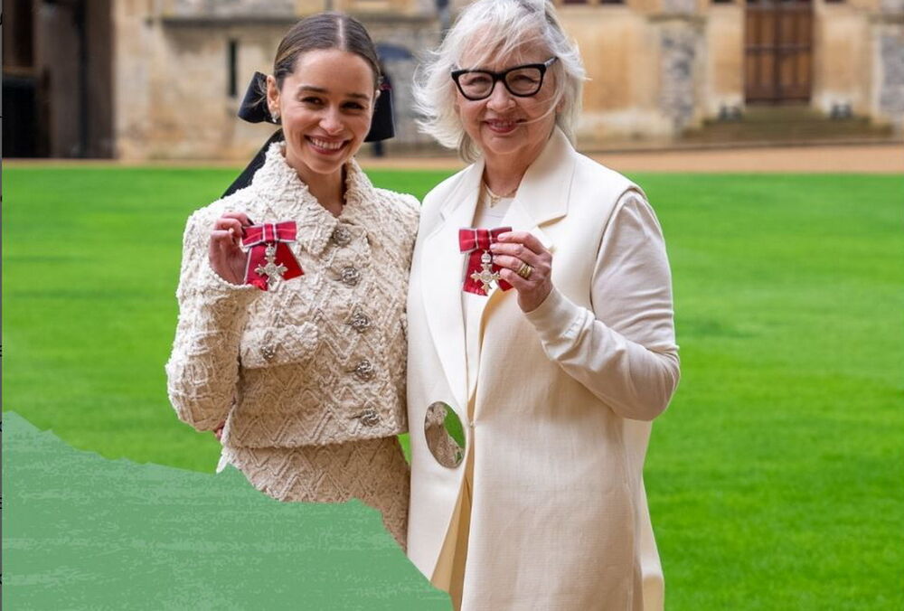 Звезда ”Игры престолов” Эмилия Кларк получила рыцарский орден