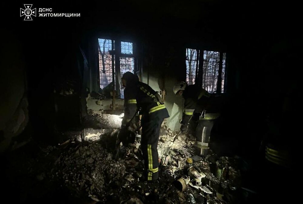 Российский дрон попал в многоэтажку на Житомирщине