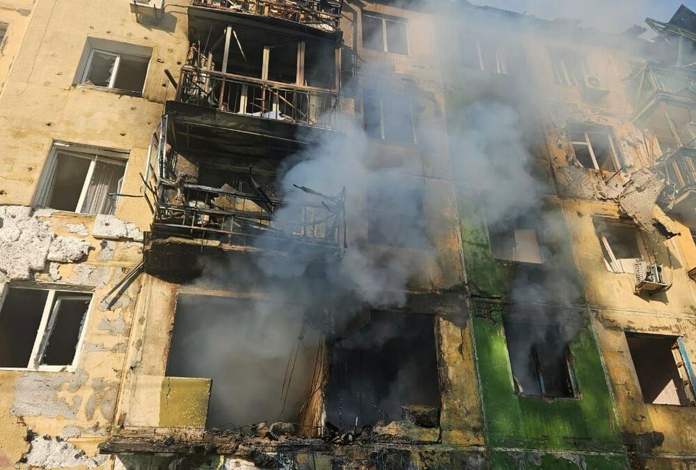 Росіяни атакували житловий будинок у Павлограді: серед загиблих є дитина