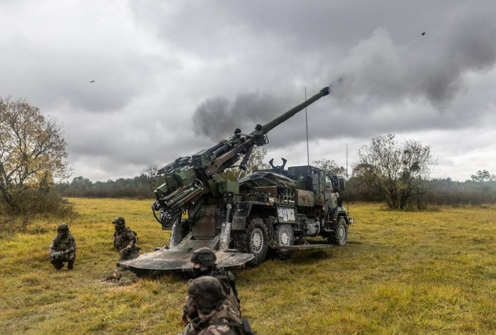 Франція має намір вдвічі збільшити постачання 155-мм снарядів Україні