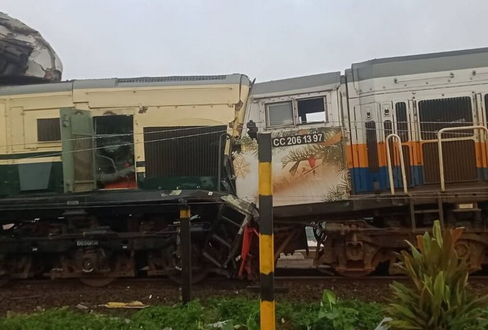 В Индонезии столкнулись пассажирские поезда: есть погибшие, много пострадавших