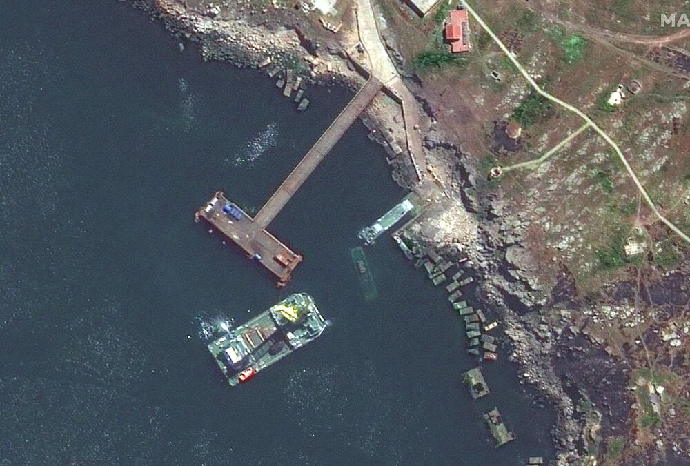 Британская разведка назвала причину ухода российских войск с острова Змеиный