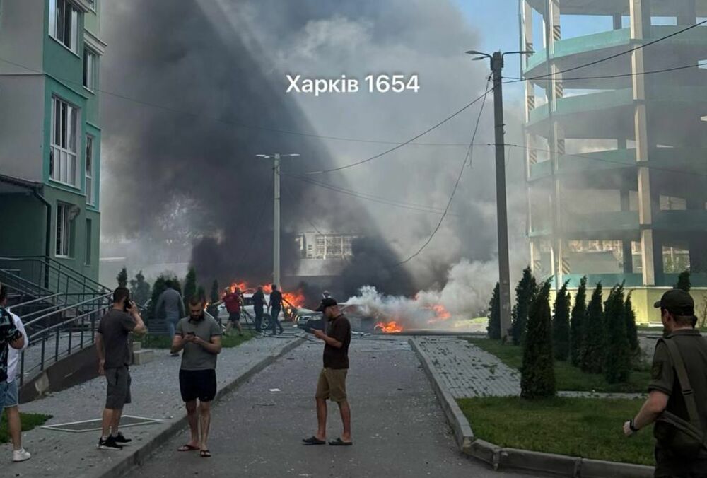 Россияне сбросили КАБы на центр Харькова, 3 пострадавших: первые кадры последствий
