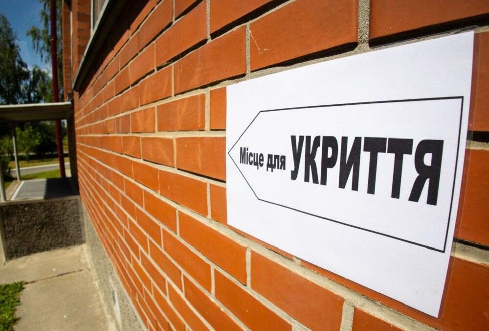 В Киеве задержали охранника укрытия поликлиники, который в пьяном состоянии не пустил людей