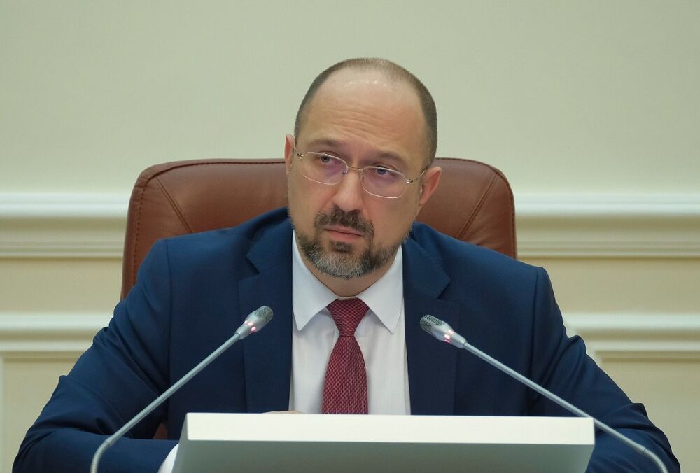 Шмигаль розповів, за яких умов українці можуть залишитися без пенсій та зарплат Шмигаль розповів, за яких умов українці можуть залишитися без пенсій та зарплат