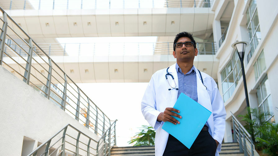 В Индии народных целителей официально допустили к операциям