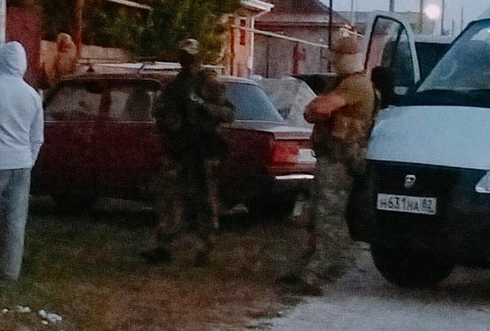 В Крыму российские силовики проводят жесткие обыски у крымских татар: фото