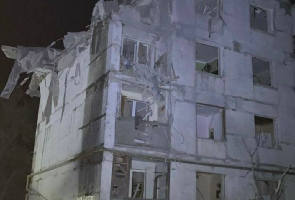 Россия ударила ракетой по жилому дому вблизи Чугуева: фото