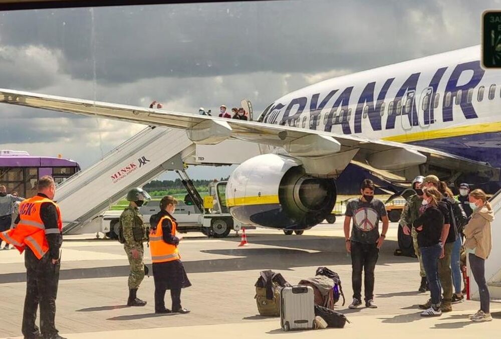 После экстренной посадки самолета Беларуси грозят новые санкции