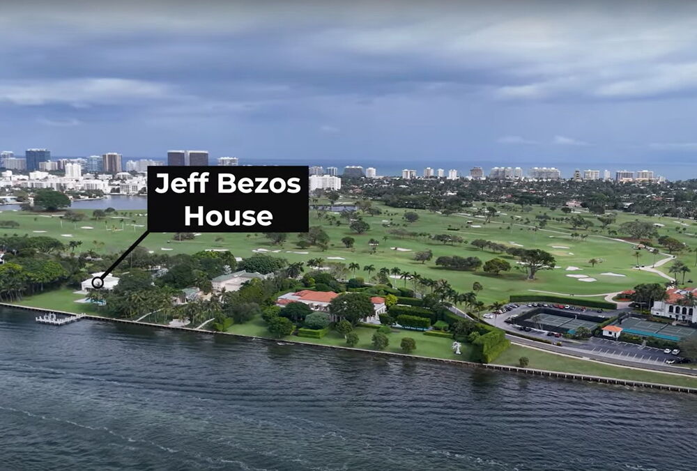 Джефф Безос купив третій особняк на таємному острові мільярдерів