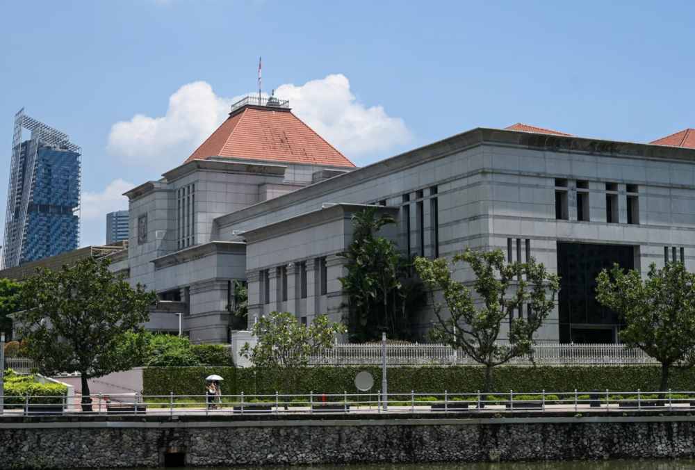 Сингапур вводит обязательную порку палками для интернет-мошенников