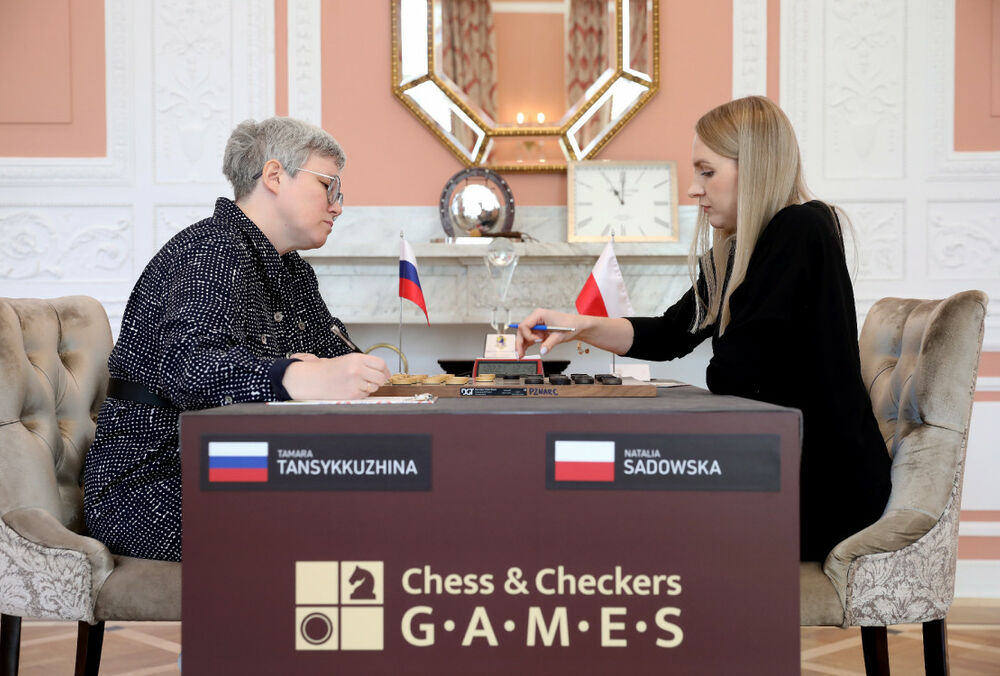 На чемпіонаті світу з шашок російський прапор зняли прямо під час гри - ВІДЕО