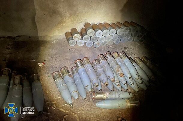 Российские военные превратили школы в Николаевской области в хранилища оружия Российские военные превратили школы в Николаевской области в хранилища оружия