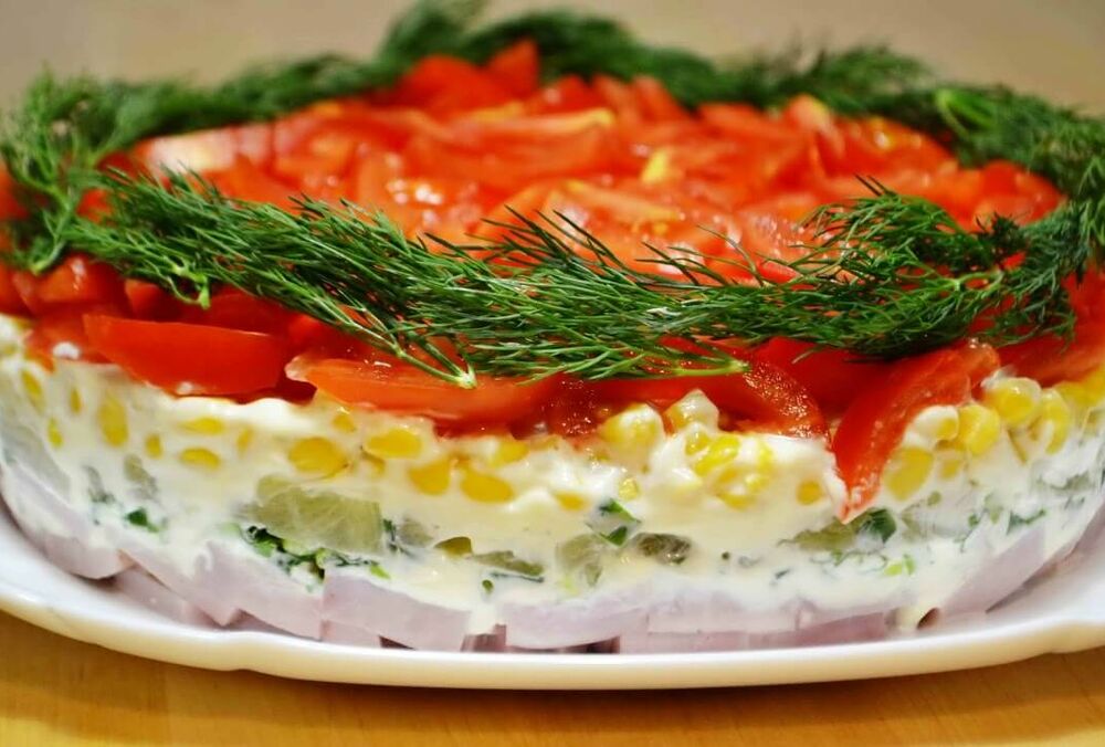 Замість ”Олів'є” та ”Шуби”: добірка смачних салатів на новорічний стіл