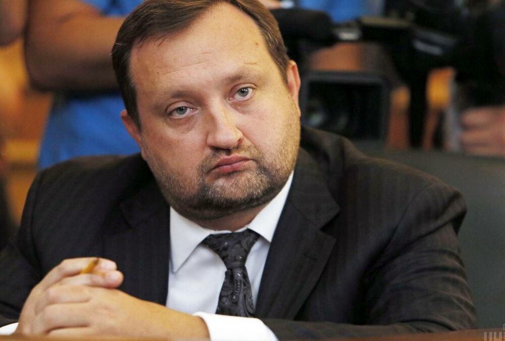 Зеленський ввів санкції проти проросійських екс-чиновників та бізнесменів