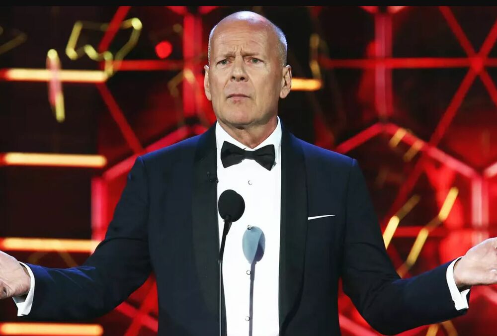 Больно смотреть: дочь Брюса Уиллиса показала новые кадры с неизлечимым актером