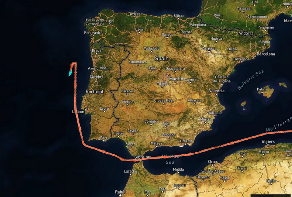 Российский нефтяной танкер развернулся на 180 градусов после того, как попал под санкции
