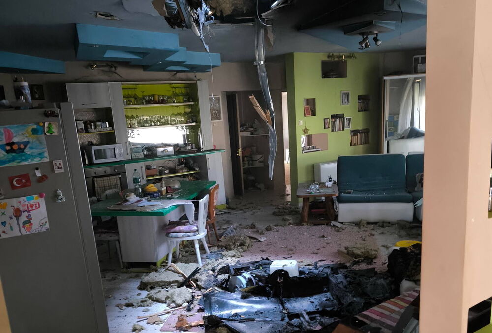 ”Шахед” с боевой частью в 100 кг пробил крышу и влетел в жилой дом в Николаеве: фото