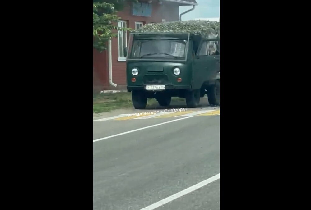 Роспропаганда видала удар по військовій вантажівці за ”атаку на автомобіль”, обрізавши відео