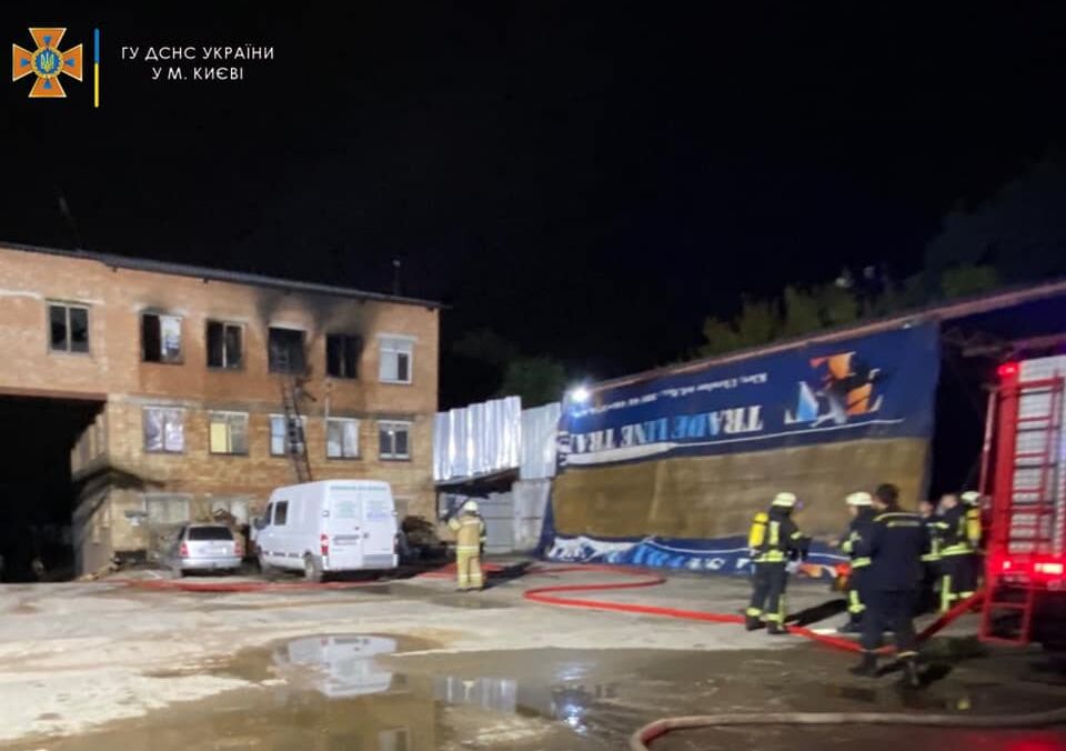 ЧП в Киеве: один человек заживо сгорел из-за мощного пожара в хостеле