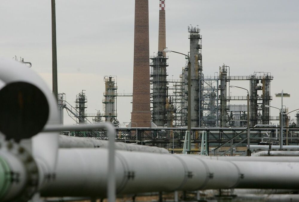 В Швеции на нефтеперерабатывающем заводе задержали российскую шпионку В Швеции на нефтеперерабатывающем заводе задержали российскую шпионку