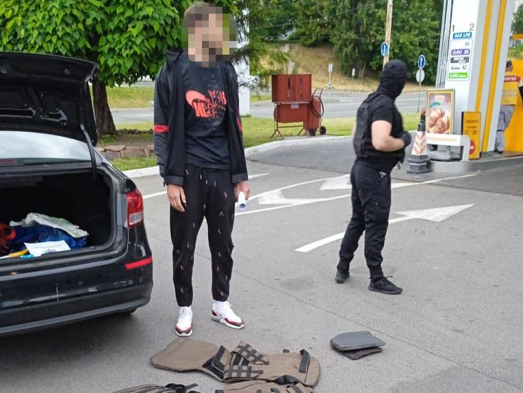 У Києві шахрай продавав волонтерам низькосортні бронежилети