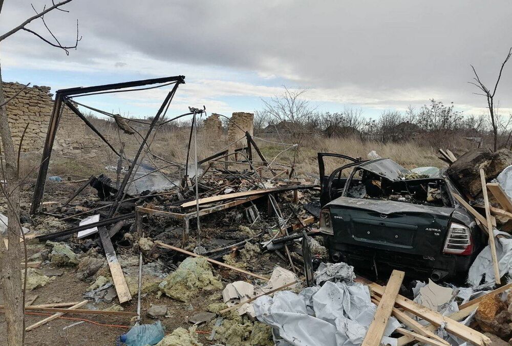 Росіяни знищили будівлю сільради та модульні будинки переселенців у Херсонській області: фото