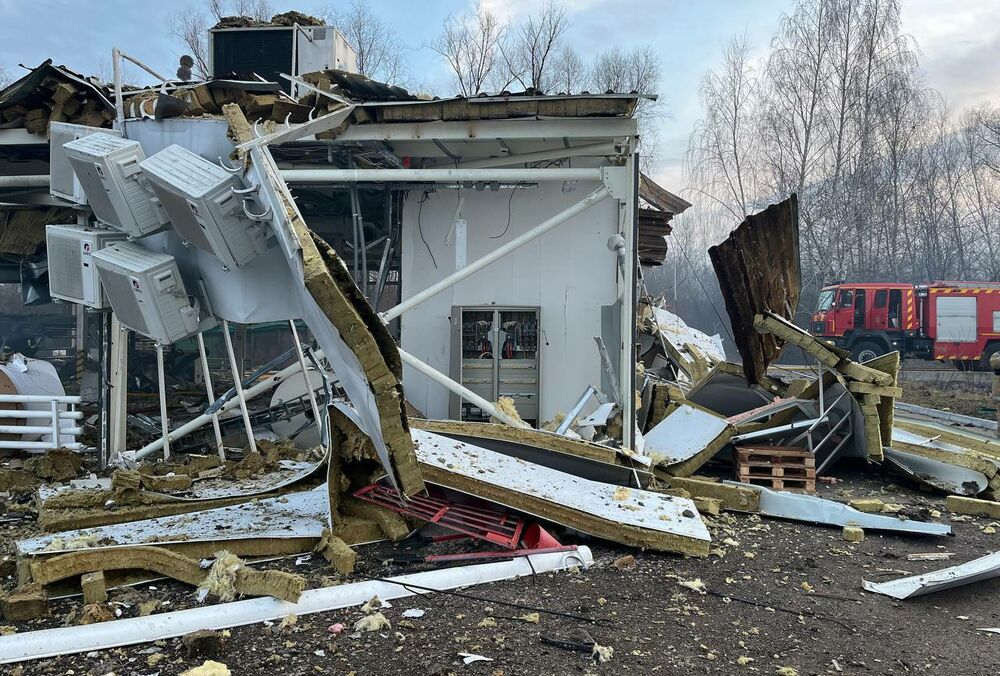 Из-за ночной атаки в Киевской области вспыхнули пожары