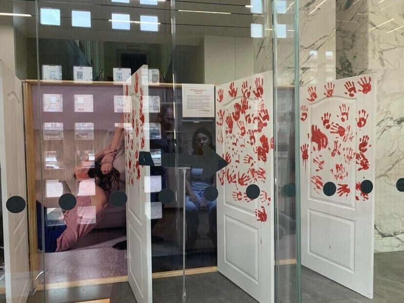 В Київраді відчинять символічні двері, щоб зробити домашнє насильство видимим